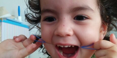 Emanuelle 2.9 y/o using the Gummy Floss™ and having fun! Emanuelle 2.9 y/o using the Gummy Floss™ and having fun!